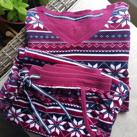 Nautica Women's 2 Piece Cozy Silky Fleece Navy Burgundy Snowflake Pajamas M - Picture 4 of 11